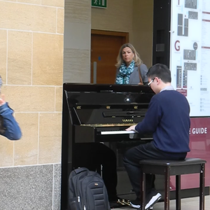 女帝被c呻吟双腿大开H视频
